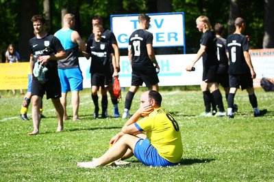 Patrick Neubert vom TSV Geyer ist am Boden zerstört. Nach dem 1:7 gegen Gebirge-Gelobtland steigt der TSV in die 1. Kreisklasse ab.
