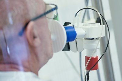 Das RKI definiert Long-Covid als gesundheitliche Beschwerden, die jenseits der akuten Krankheitsphase einer SARS-CoV-2-Infektion von vier Wochen fortbestehen oder neu auftreten.