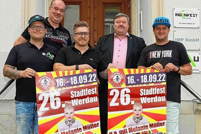 Yves Stelzig, Rigo Reuter, Denny Schädlich, OB Sören Kristensen und Ron Mittag (von links) freuen sich auf die 26. Ausgabe des Stadtfestes. Foto: T. Michel