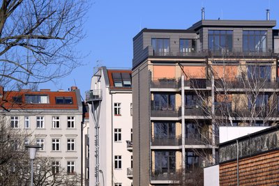 Der Bundestag hat die Mietpreisbremse in angespannten Wohnungslagen bis Ende 2029 verlängert.