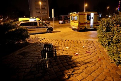 Polizei und Rettungsdienst waren auf der Theaterstraße im Einsatz.