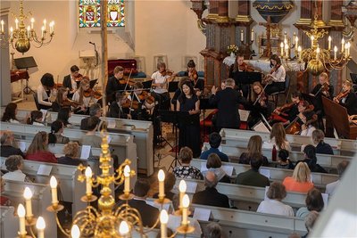 Etwa 200 Besucher hörten und schauten sich am Sonntag das Musikschulkonzert im Steinberg-Ortsteil Rothenkirchen an. 