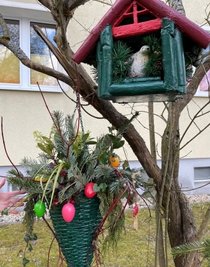 Sogar ein Vogelhaus gibt es.