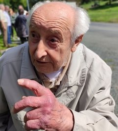 Leo Freund (94). 