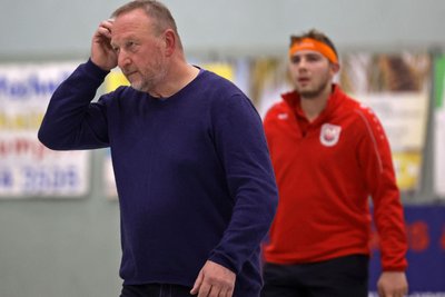Der Meeraner Trainer Steffen Jahn kam zum Heimauftakt in der Regionalliga einige Male ins Grübeln.