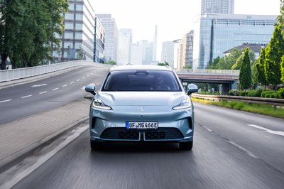 Der MG 4 Urban ist eine kreuzbrave Familienkutsche, die komfortabel abgestimmt ist, mit genug Komfort für die Altstadtgasse und genug Tempo für die mittlere Spur der Autobahn. 