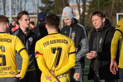 Trainer Sven Köhler (rechts) lag die Derbyniederlage gegen den VFC Plauen schwer im Magen. Für ihn ist das Thema abgehakt.