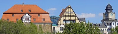 Zwei herausragende Plauener Gebäude aus der Sicht von der früheren Hempelschen Fabrik zeigt das Rätselfoto in dieser Woche. 