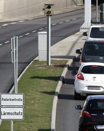 Blitzer am B-93-Tunnel 