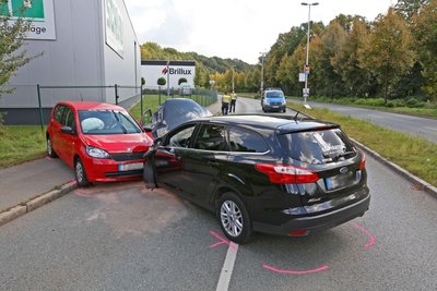 An dem Unfall seien ersten Angaben zufolge zwei Autos beteiligt gewesen. 