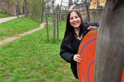 Im Wallgraben am Donatsring in Freiberg soll einer neuer Spielplatz entstehen. Hannah Kirschberger freut sich, das Mitglieder des Kinder- und Jugendparlaments Freiberg ihre Vorschläge einbringen können. 