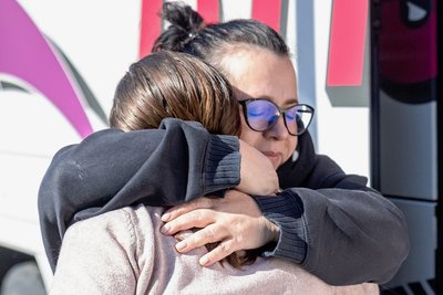 Nicole Borisuk konnte Bekannte wieder in die Arme schließen.