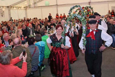 Die Trachtengruppe Weischlitz führte zur Festveranstaltung anlässlich 800 Jahre Kürbitz traditionelle Tänze auf.