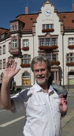 Jürgen Fischer, Kämmerer der Stadt Aue-Bad Schlema, sagt Tschüss. 
