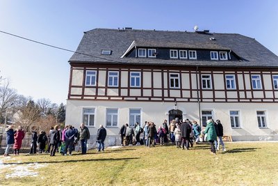 Im einstigen Pfarrhaus von Hermannsdorf hatten fleißige Helfer bereits alles für die Neuankömmlinge vorbereitet.
