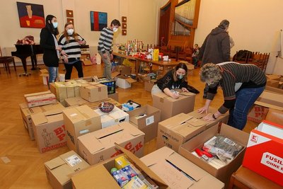 Die Spendenbereitschaft in der Stadt ist enorm - so wie hier am vergangenen Wochenende im Paulushaus.