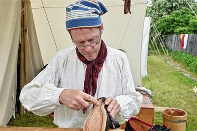 Schuhmacher Manfred Moser aus Mühldorf am Inn.