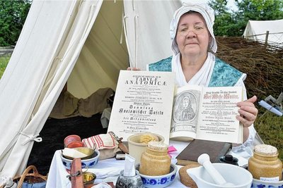 Hebamme Ursula Pressel aus Marbach.