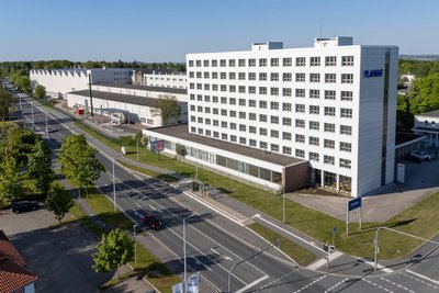 Bis Ende 2012 wurden auf dem Plamag-Gelände Druckmaschinen produziert. Heute lässt der Münchner Krauss-Maffei-Konzern auf einem Teil des Areals Teile für Maschinen zur Kunststoffproduktion fertigen.