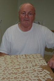 Bernd Holzmüller und seine "Zuckermännle" auf einem Foto von 2014. 