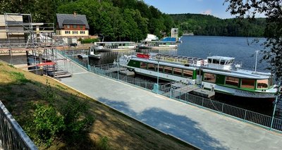 Die neue Uferpromenade im Hafen der Talsperre Kriebstein. Am Samstag legt hier erstmals ein großes Fahrgastschiff ab. 