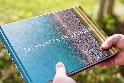Das Buch wurde von der Landestalsperrenverwaltung herausgegeben, kann dort bestellt werden und kostet mit Versand 40 Euro. 