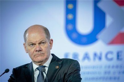 SPD-Kanzler Olaf Scholz hat sich diese Krise nicht herbeigesehnt. Zugleich aber hat sie sein Rollenprofil geschärft - weg vom Moderator eines starren Koalitionsvertrags hin zum eigenständig handelnden Regierungschef.