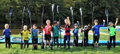 Bester Laune: Die meisten dieser Sprösslinge absolvieren am Samstag bei der Herbstregatta des KSV Flöha ihren ersten Wettkampf. Sie gehören der Trainingsgruppe an, in denen die jüngsten Vereinsmitglieder trainieren. 