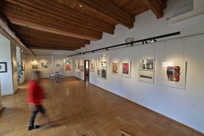 In der Galerie „Art Gluchowe“ ist bis Mitte Januar eine Fotoschau mit Glauchauer Motiven zu sehen.