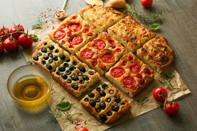 Drei Stückchen ergeben die Deutschlandfarben bei der Focaccia von TikTokerin Lesley Brügger alias @lemonsanddragons.