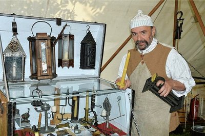 Kerzenzieher Manfred Barth aus Frankfurt am Main.