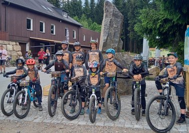 Die Nachwuchs-Mountainbiker des Shred-Erz-Vereins zeigten am Rabenberg starke Leistungen. 