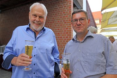 Im Sommer traf Gunther Emmerlich noch einmal mit Holger Scheich in Freiberg auf ein Bier zusammen.