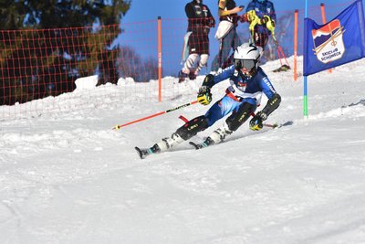 Das Stollberger Talent Tim Sander Heinze bei einem Rennen am 18. Januar auf der Piste in Schöneck. An diesem Tag hatte Tim Geburtstag und machte sich mit dem Sieg selbst ein Geschenk, erinnert sich Vater Dirk Heinze.