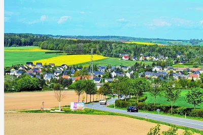Blick auf Neuwürschnitz. Im August steigt im Oelsnitzer Ortsteil die 600-Jahr-Feier. 