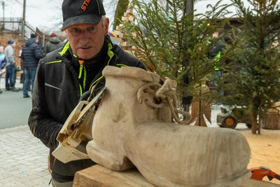 Frank Kämpfer zeigte Kettensägenkunst