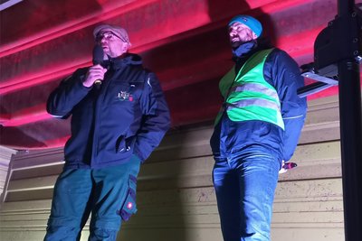 Thomas Essig und Marc Bernhardt vom Verein „Land.schafft.Verbindung" bei ihren Redebeiträgen auf der Bauerndemo in Freiberg.