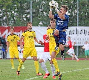 VFC-Torhüter Maik Ebersbach hält auch in dieser Situation die Null fest. 