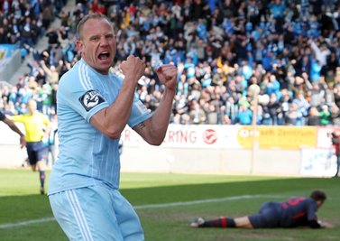 Der "Dosenöffner": Nach dem 1:0 durch Frank Löning lief es besser bei den Himmelblauen. Die Verpflichtung des Stürmers (bisher vier Tore/zwei Tor-Vorlagen) in der Winterpause hat sich bezahlt gemacht.