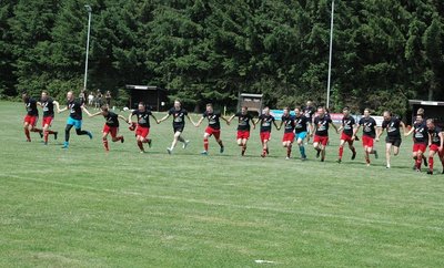 Kurze Party in Göritzhain, dann wurde in Wechselburg weiter gefeiert. Die Fußballer des SSV Königshain-Wiederau steigen in die Mittelsachsenliga auf.