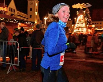 Vorfreude: Mehr als 600 Aktive haben sich bislang für den Freiberger Adventslauf angemeldet. Zum 29. Mal geht es am Sonnabend durch die weihnachtlich geschmückte Freiberger Innenstadt. 