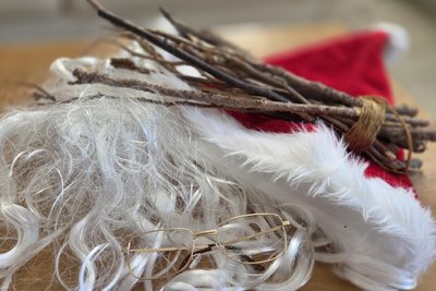 Brille, Mütze, Rute: Das Aussehen eines Weihnachtsmanns muss ein paar Kriterien erfüllen.