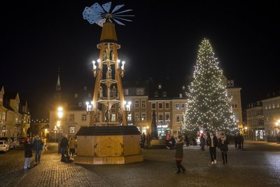 Weihnachtliches Flair ohne Weihnachtsmarkt im Annaberger Zentrum.