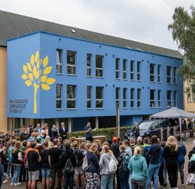 Mit einem Schulfest wurde am Freitag die Einweihung des neuen Anbaus der Evangelischen Oberschule in Lunzenau gefeiert. Zuvor gab es einen Festgottesdienst in der Kirche. Insgesamt 1,3 Millionen Euro haben der Freistaat, die Stadt Lunzenau und der Evangelische Schulverein in das Projekt investiert. 