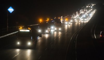Ein Konvoi mit Wrackteilen der in der Ukraine abgestürzten Passagiermaschine MH17 passiert heute Deutschland.