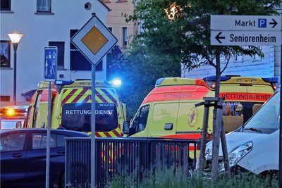 Zwei Personen mussten ins Krankenhaus gebracht werden.