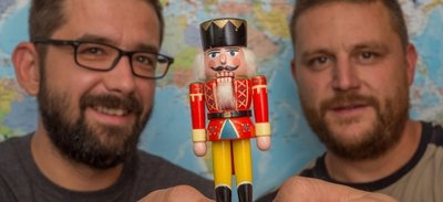 Wilhelm verdankt seine Reise um die Welt sowie darüber hinaus vor allem Ronny Hoyer (l.) und Markus Füchtner. 