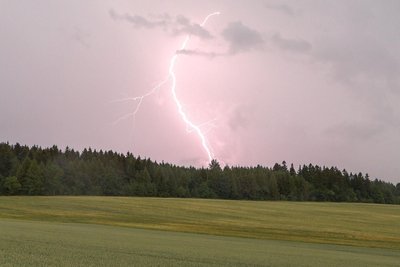 Es besteht die Gefahr, dass starke Gewitter auftreten.