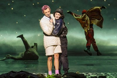 Simon Werdelis und Leonie Hämer (vorn) im Dresdner Zauberpunsch.