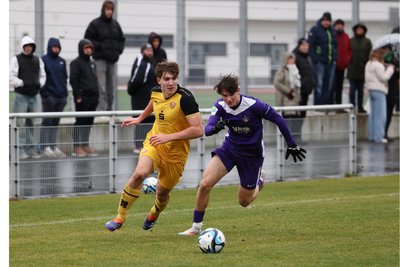 Ein Derbysieg zum Abschluss der Vorrunde stimmte die Veilchen um Maxim Richard Kindel (r.) versöhnlich. Insgesamt wurde es Platz 5 im Feld von acht Teams. Nun geht es in der Liga B weiter.